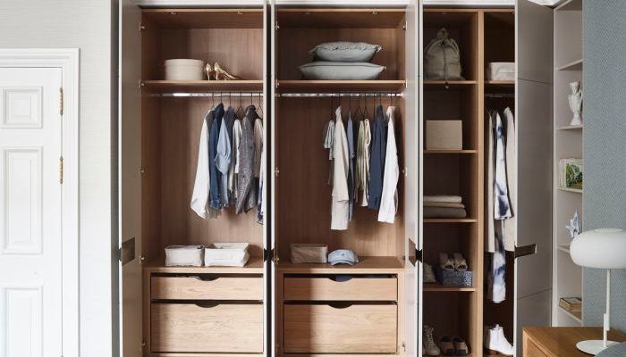 Small bedroom closet design